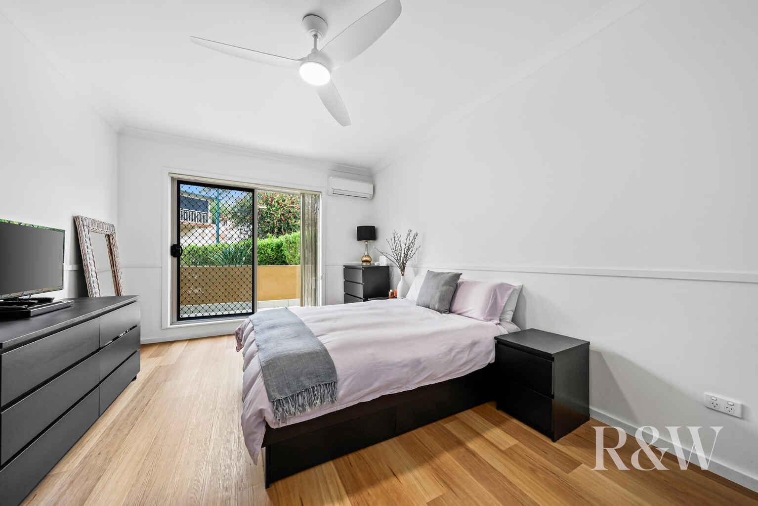 49/17 POPLAR CRESCENT Bradbury 49/17 POPLAR CRESCENT Bradbury