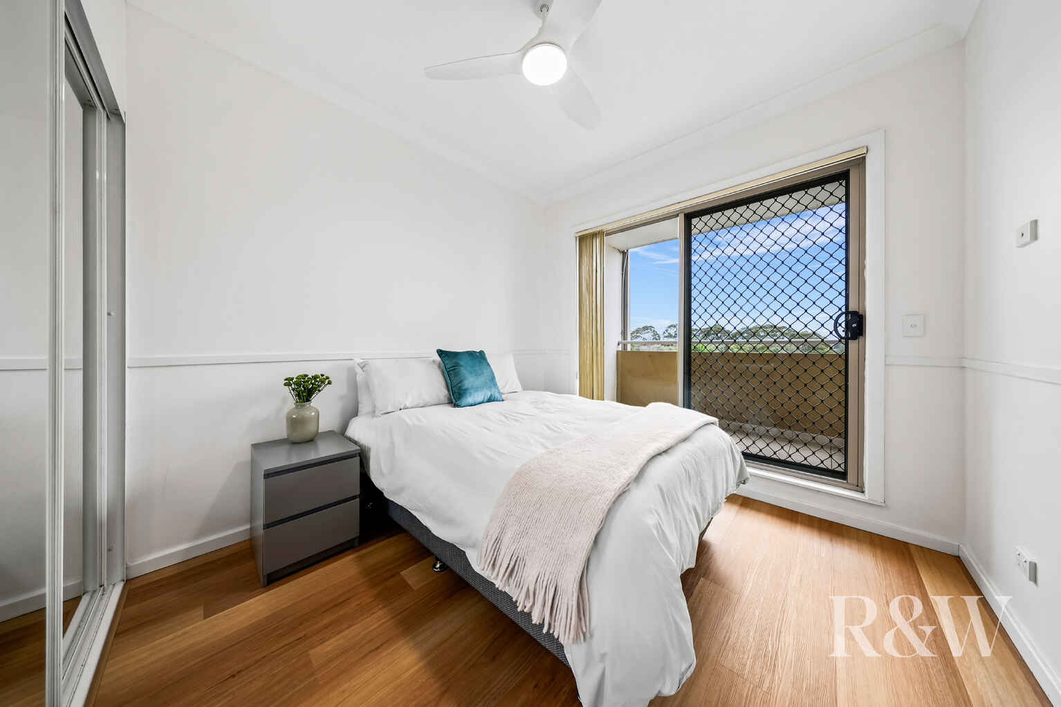 49/17 POPLAR CRESCENT Bradbury 49/17 POPLAR CRESCENT Bradbury