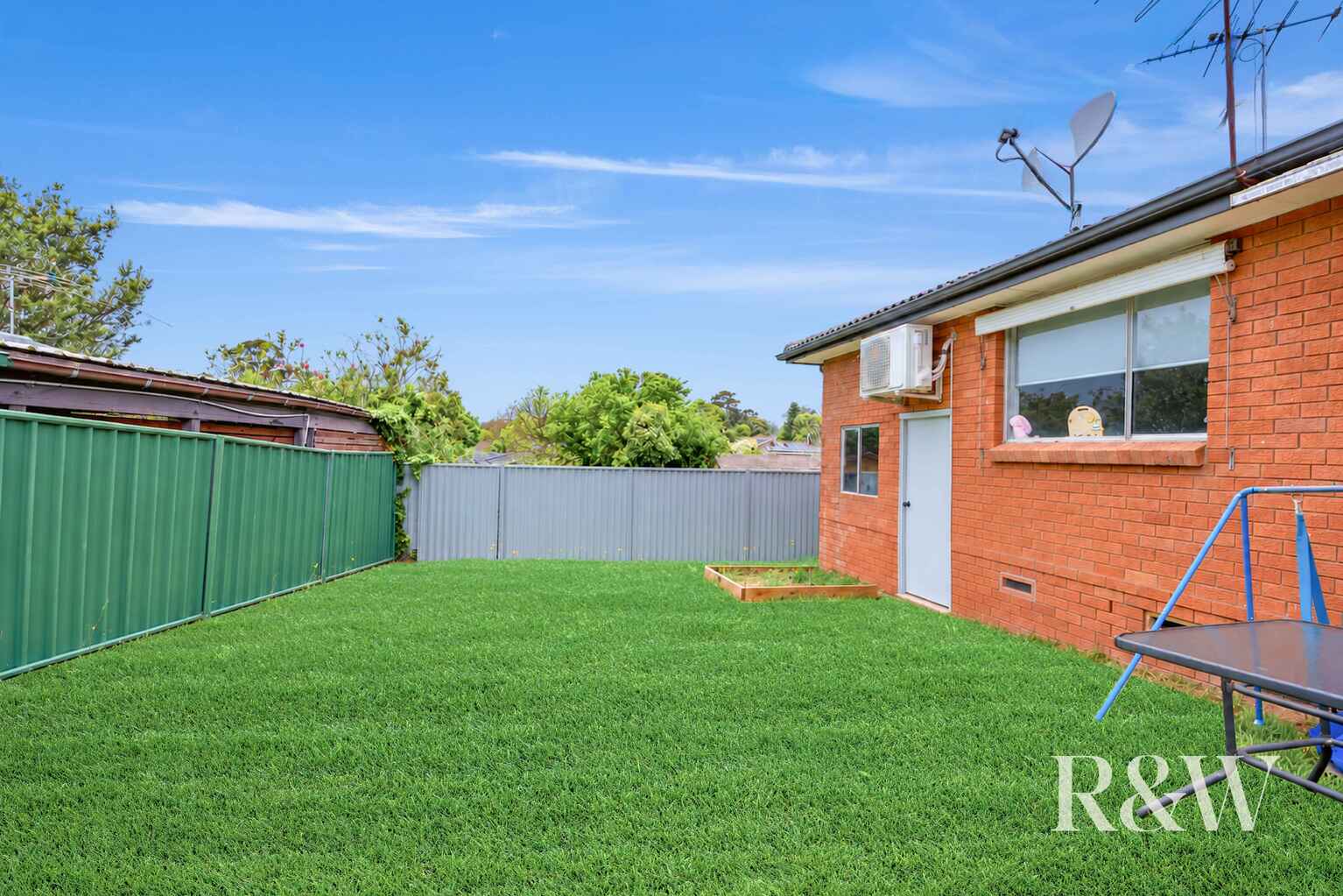 32 POPLAR CRESCENT Bradbury 32 POPLAR CRESCENT Bradbury